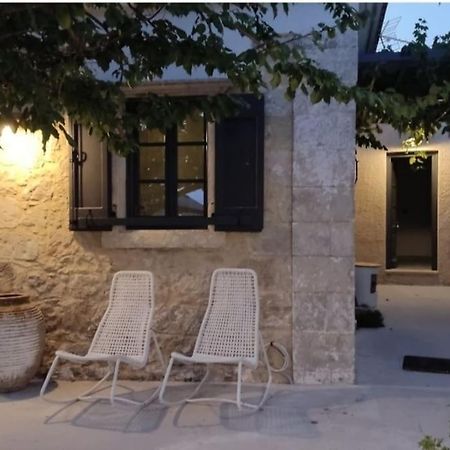 Villa Aiolia Kondoyenádha Exteriör bild