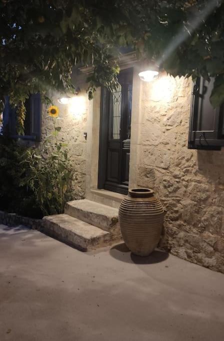 Villa Aiolia Kondoyenádha Exteriör bild