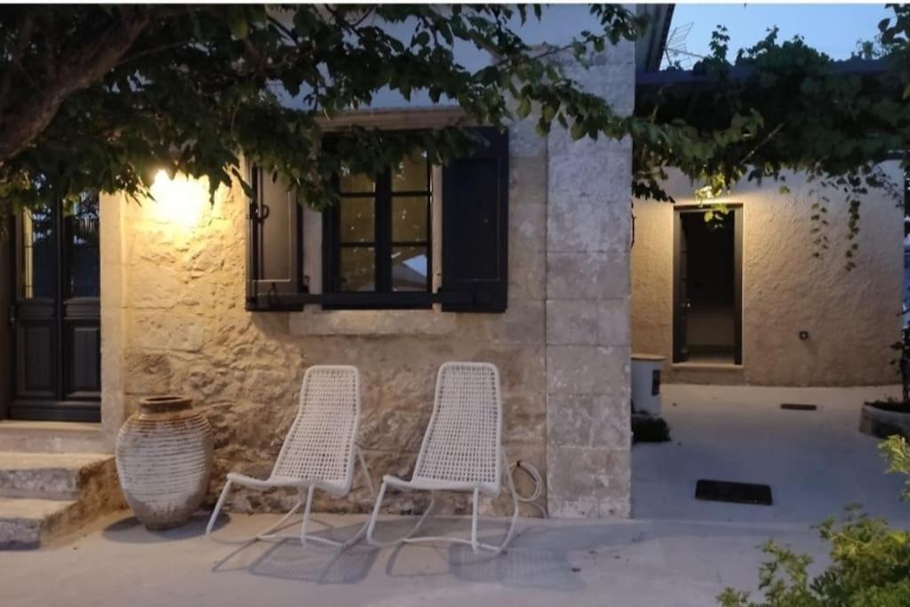 Villa Aiolia Kondoyenádha Exteriör bild