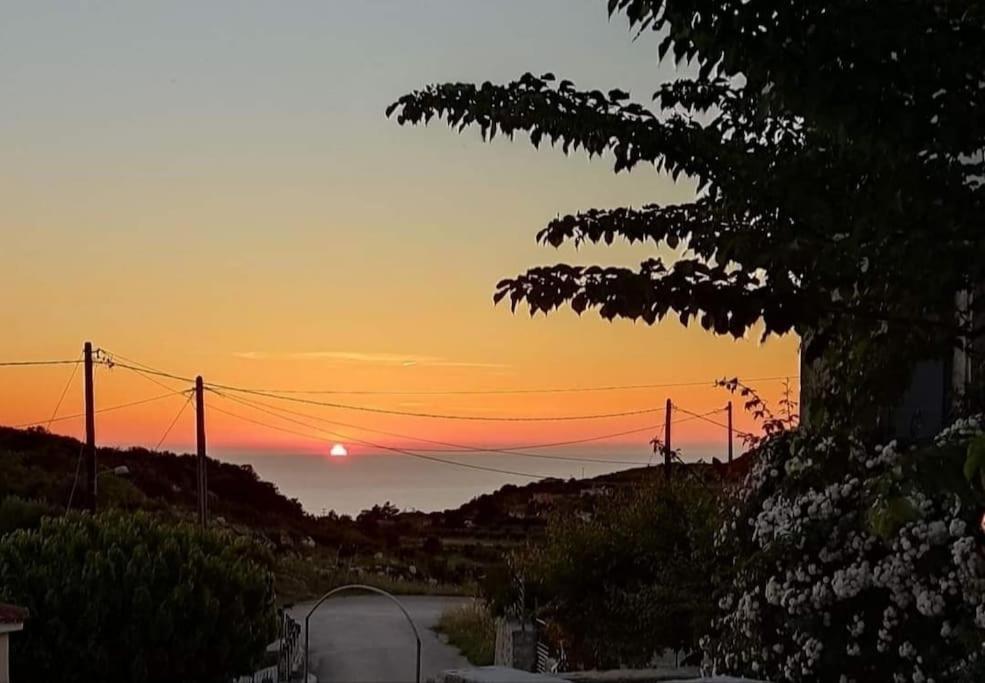 Villa Aiolia Kondoyenádha Exteriör bild